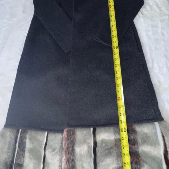 A0085 ELIE TAHARI LONG WOOL COAT WITH FAUX FUR ON BOTTOM SIZE SMALL